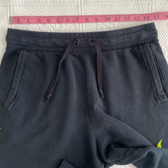 Nike Athletic Catching Air Alumni Fleece Sweat Shorts Men Small Black Neon - Picture 10 of 13